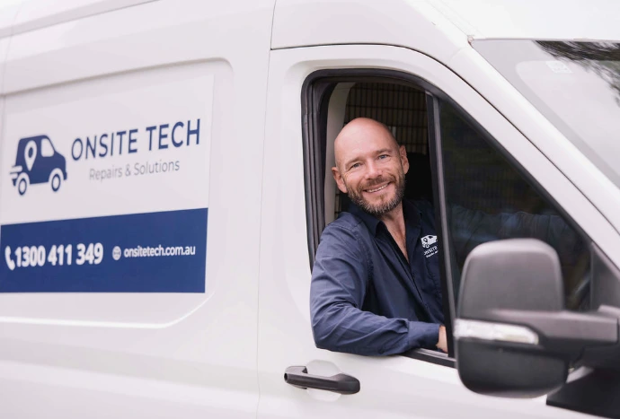 Mobile technician providing onsite phone and computer repairs on the Gold Coast